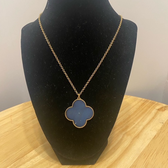 Elegant Blue Pendant Necklace - Picture 5 of 8